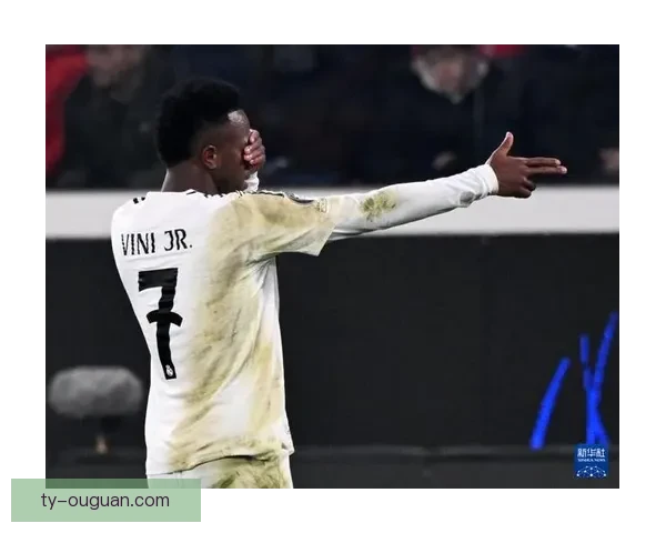 孔帕尼称穆帅批评失当维尼庆祝